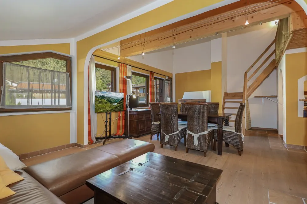 KITZIMMO-Dachgeschosswohnung mit schönem Ausblick kaufen - Immobilien Jochberg.