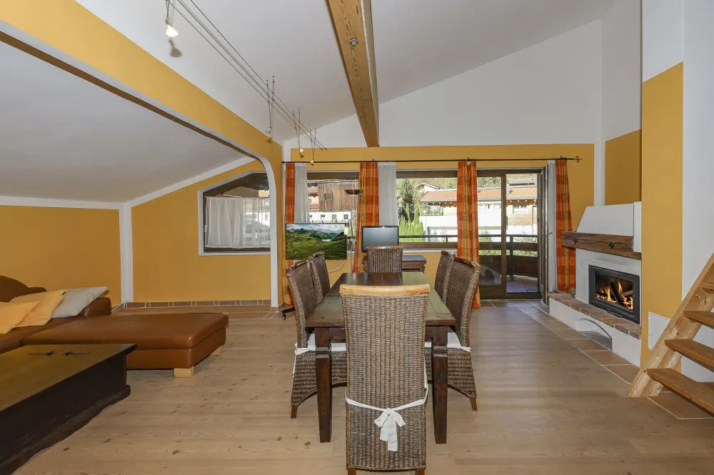 KITZIMMO-Dachgeschosswohnung mit schönem Ausblick kaufen - Immobilien Jochberg.