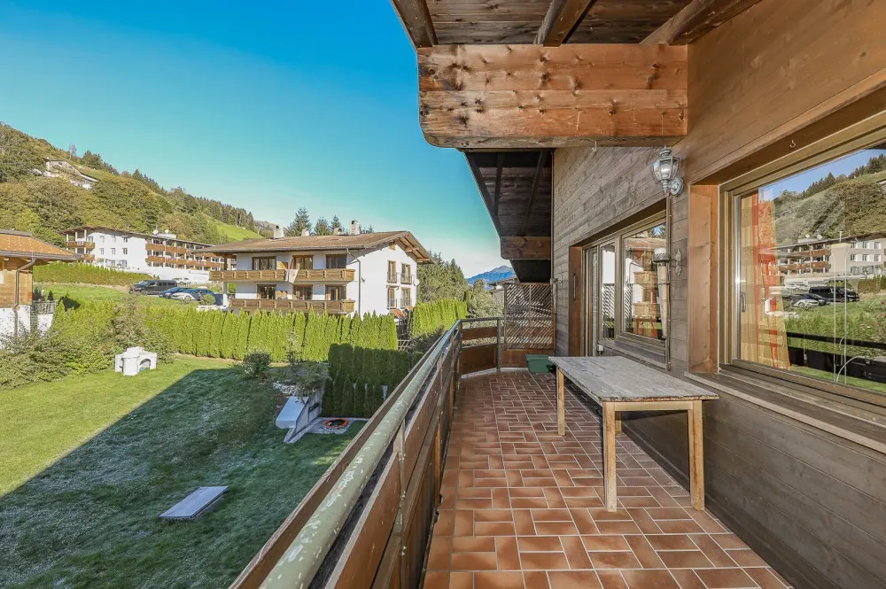 KITZIMMO-Dachgeschosswohnung mit schönem Ausblick kaufen - Immobilien Jochberg.