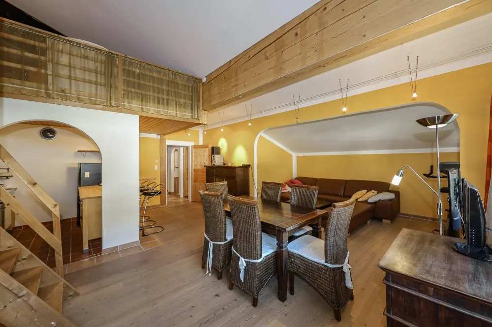 KITZIMMO-Dachgeschosswohnung mit schönem Ausblick kaufen - Immobilien Jochberg.