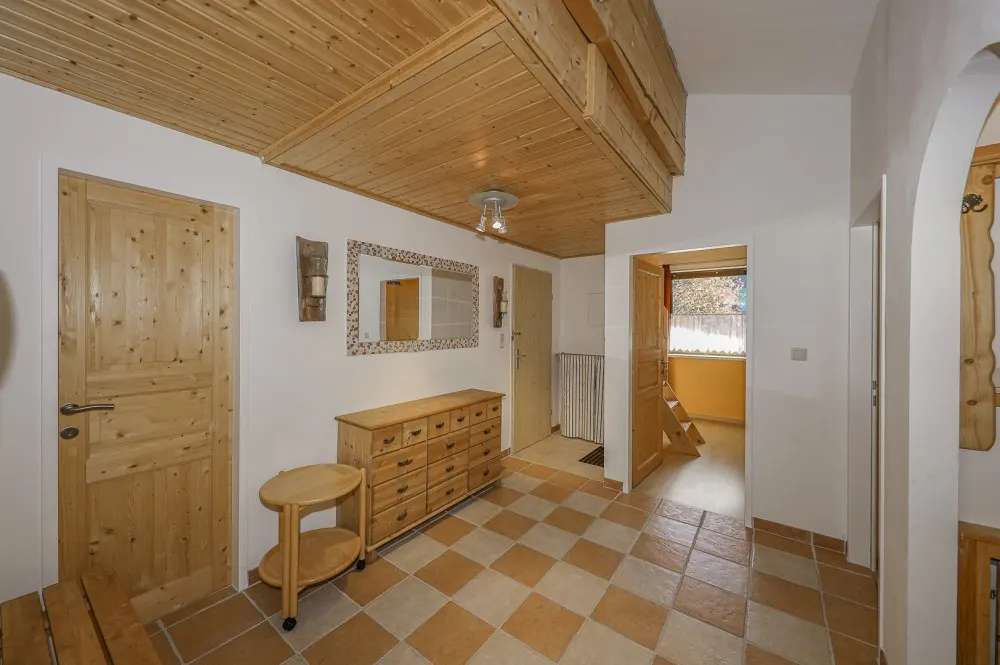 KITZIMMO-Dachgeschosswohnung mit schönem Ausblick kaufen - Immobilien Jochberg.