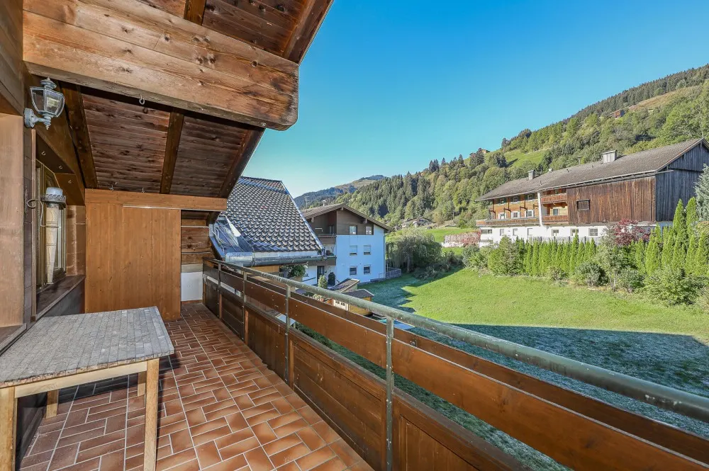 KITZIMMO-Dachgeschosswohnung mit schönem Ausblick kaufen - Immobilien Jochberg.
