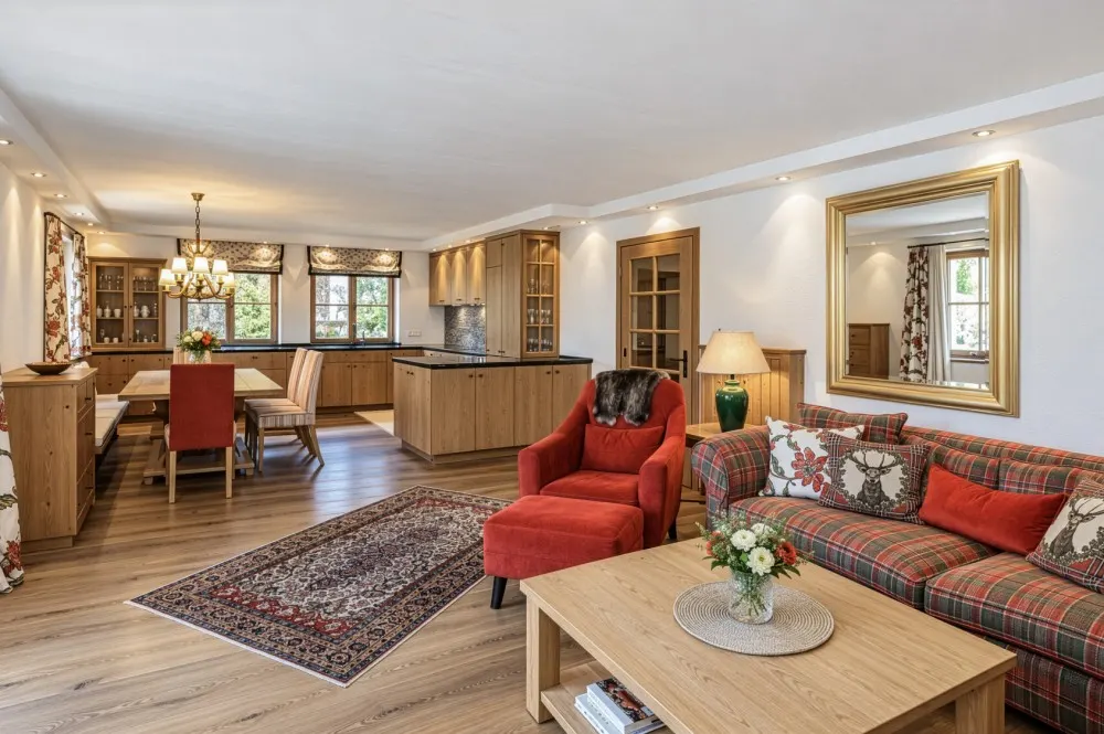 KITZIMMO-Landhaus in Toplage mit Pool - Immobilien Reith bei Kitzbühel.