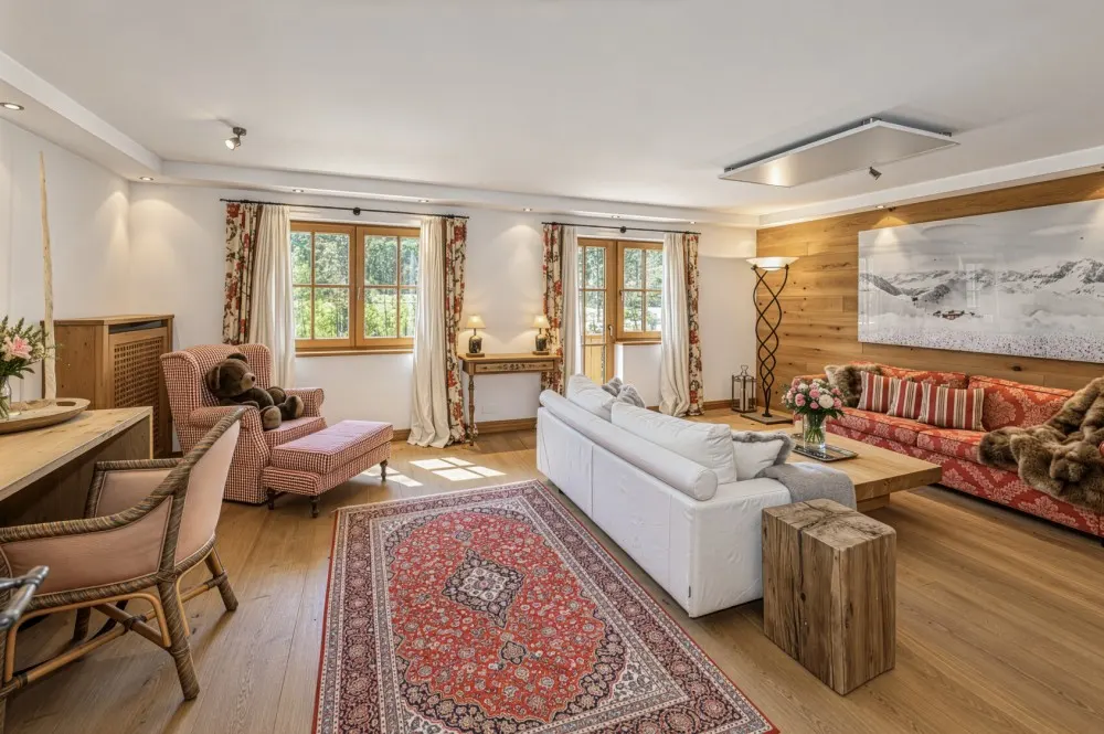 KITZIMMO-Landhaus in Toplage mit Pool - Immobilien Reith bei Kitzbühel.