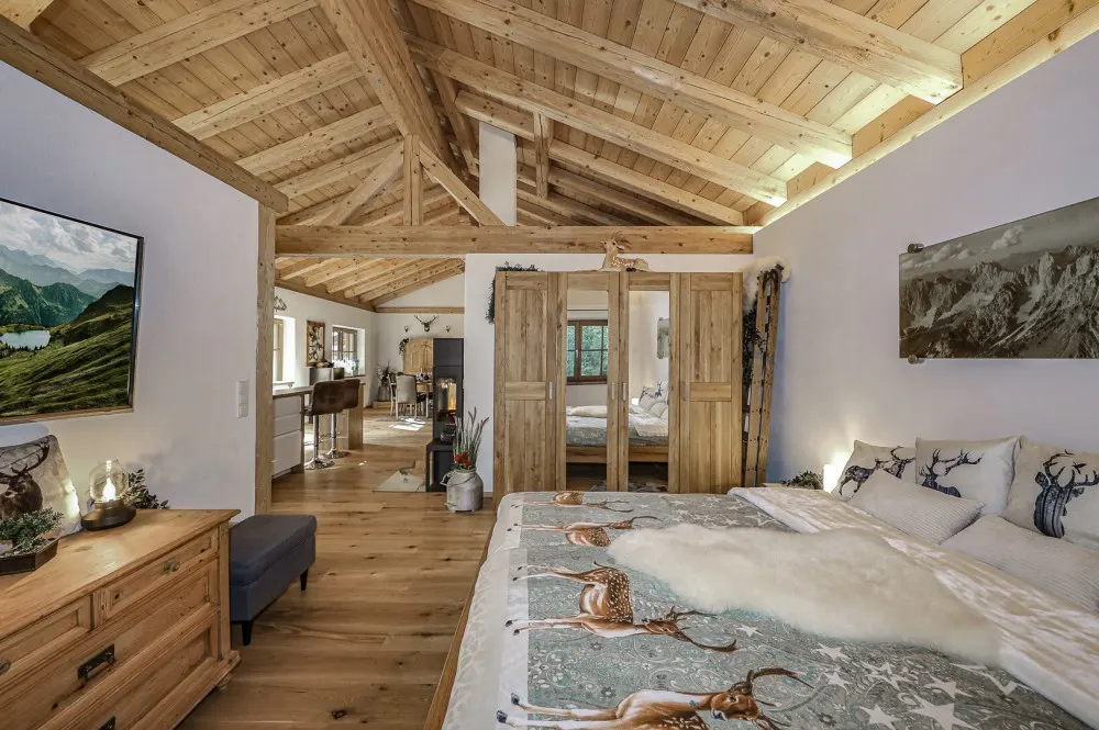 KITZIMMO-Exklusive Dachgeschosswohnung in idyllischer Lage - Immobilien Oberndorf.