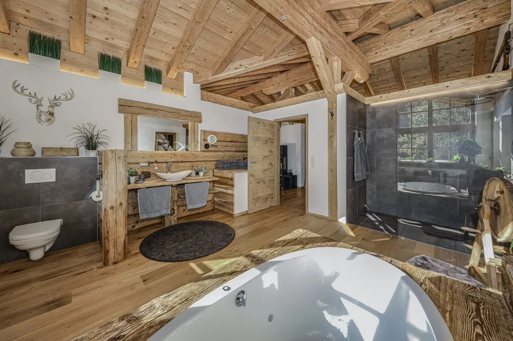 KITZIMMO-Exklusive Dachgeschosswohnung in idyllischer Lage - Immobilien Oberndorf.