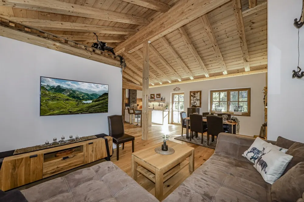 KITZIMMO-Exklusive Dachgeschosswohnung in idyllischer Lage - Immobilien Oberndorf.