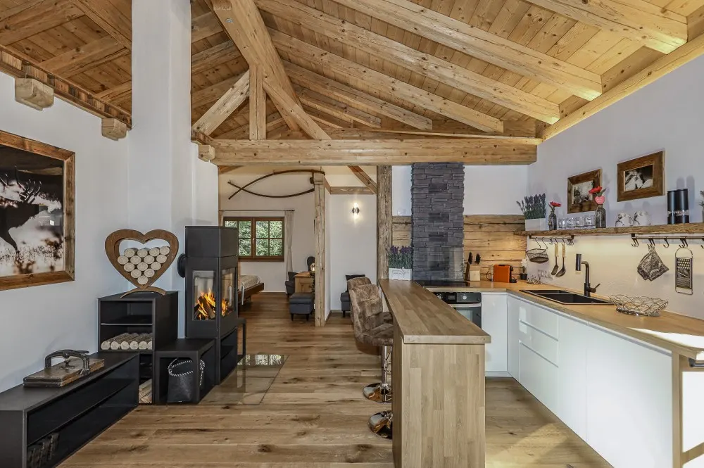 KITZIMMO-Exklusive Dachgeschosswohnung in idyllischer Lage - Immobilien Oberndorf.