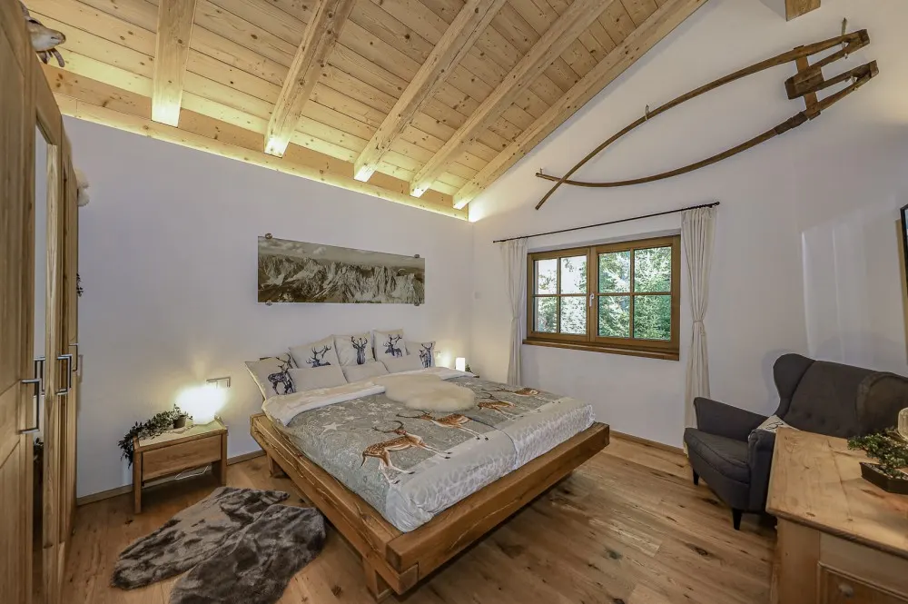 KITZIMMO-Exklusive Dachgeschosswohnung in idyllischer Lage - Immobilien Oberndorf.