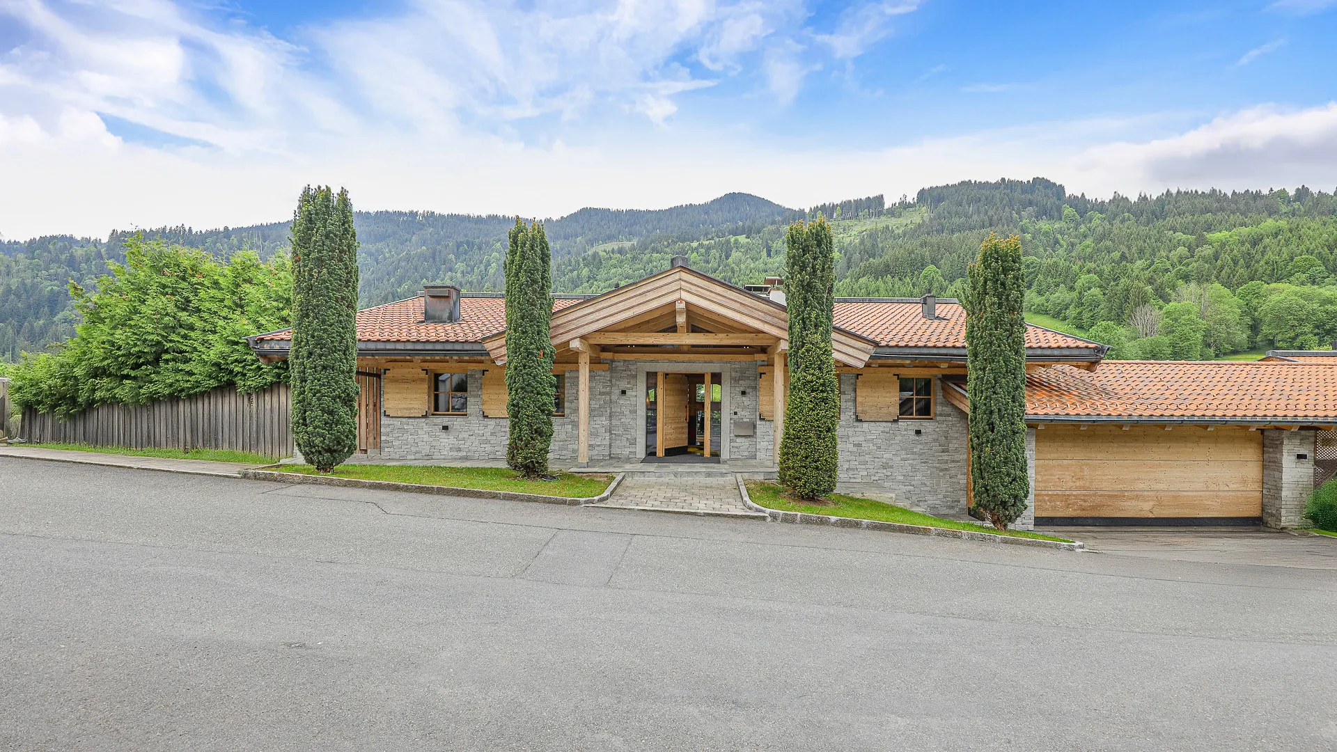 KITZIMMO-Exklusives Chalet mit Kaiserblick in Toplage kaufen - Immobilien Reith bei Kitzbühel.