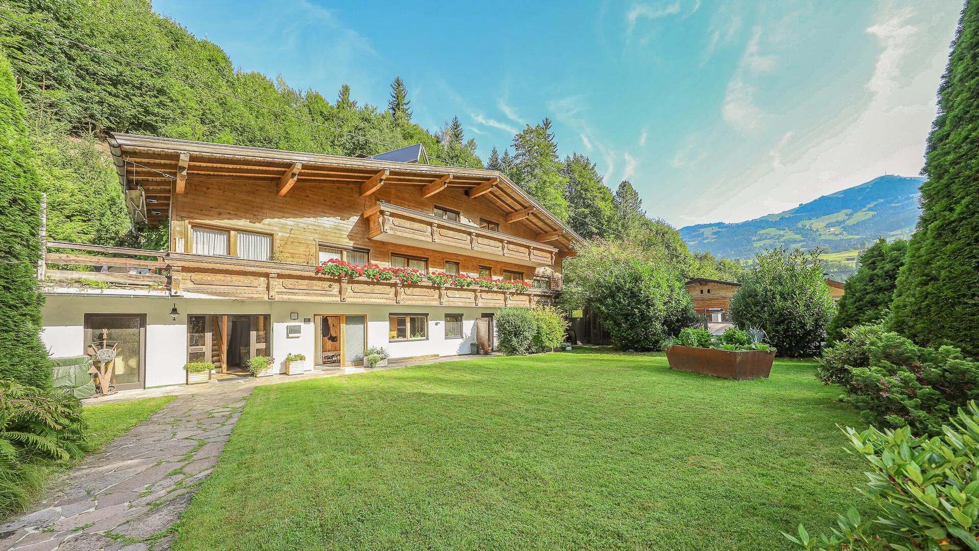 KITZIMMO-Mehrfamilienhaus Apartmenthaus kaufen - Immobilien Hopfgarten.