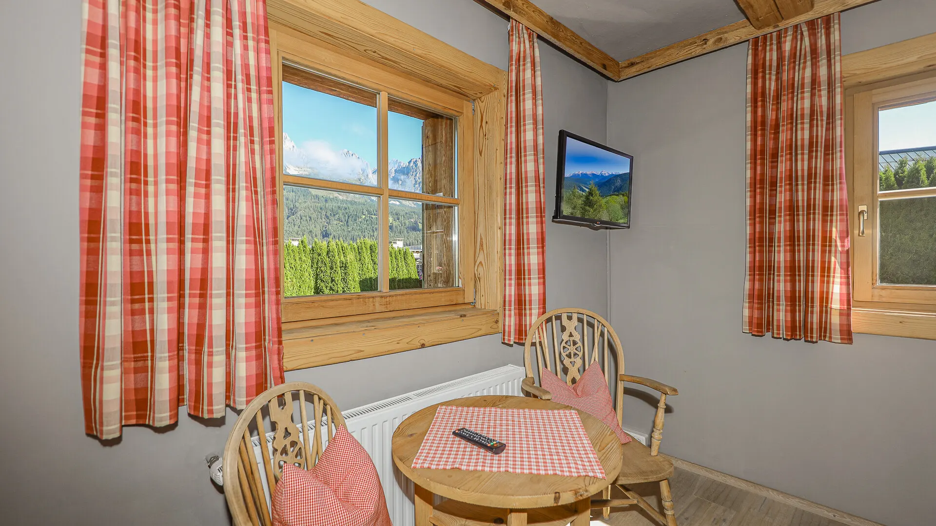 KITZIMMO-Alpenchalet in sonniger Ruhelage mit Kaiserblick - Immobilien Ellmau.