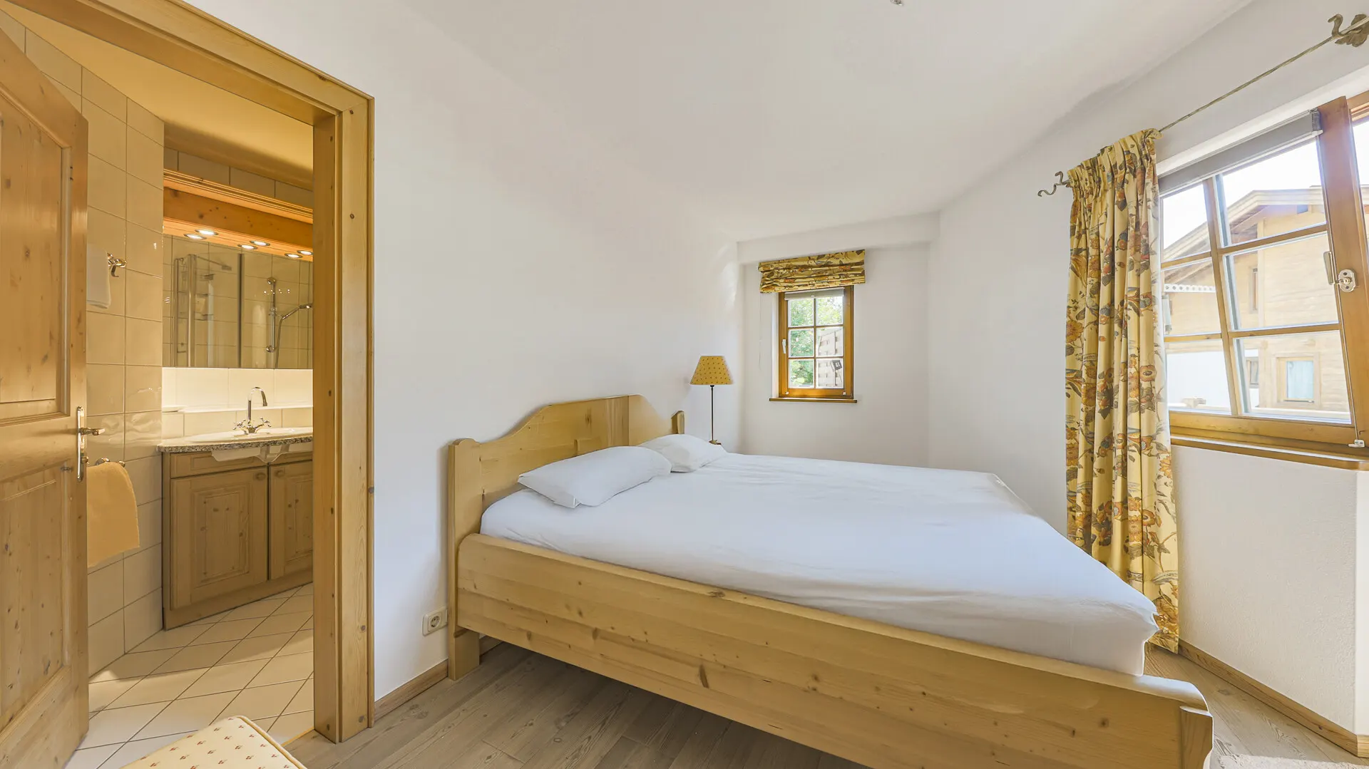 KITZIMMO-Großzügige Wohnung mit schönem Ausblick in Zentrumslage - Immobilien Kitzbühel.