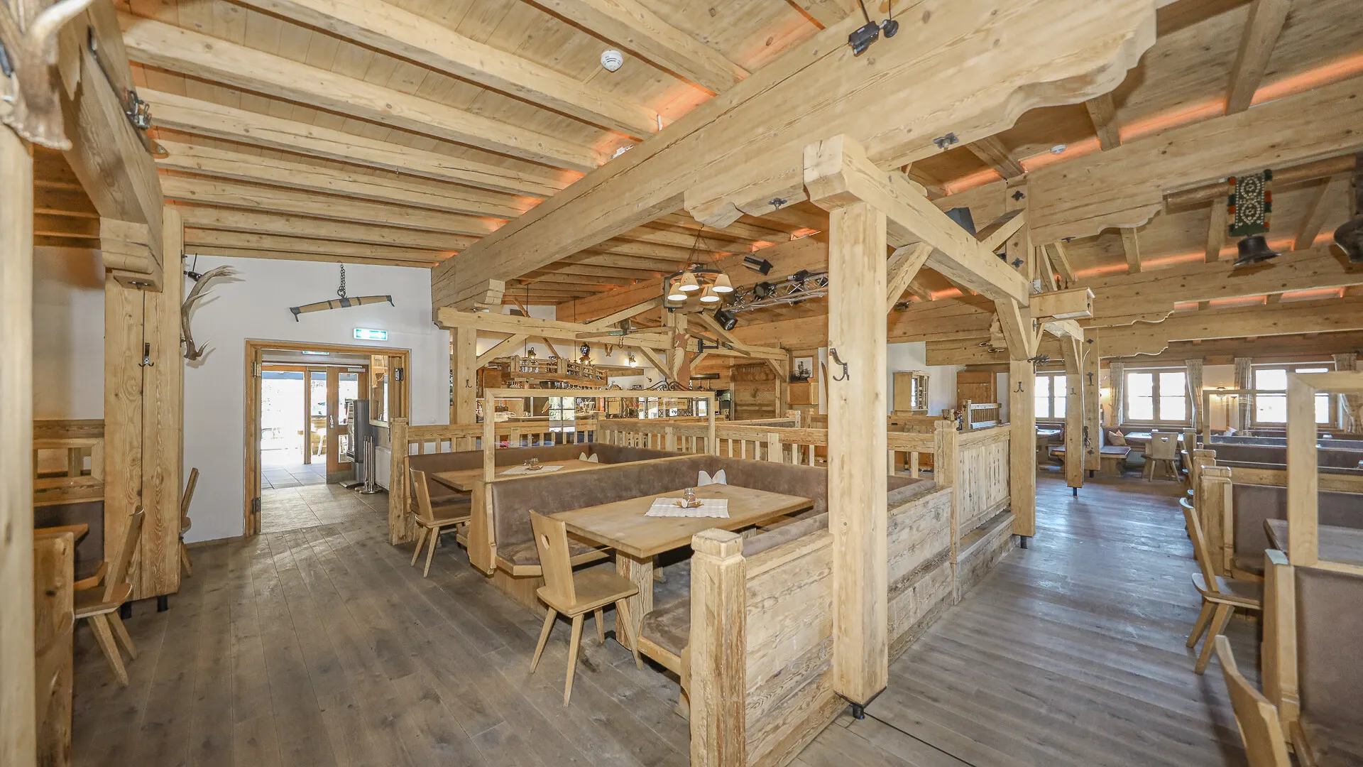 KITZIMMO-Après-Ski & Gastgewerbebetrieb in Toplage an der Skipiste Fieberbrunn kaufen.