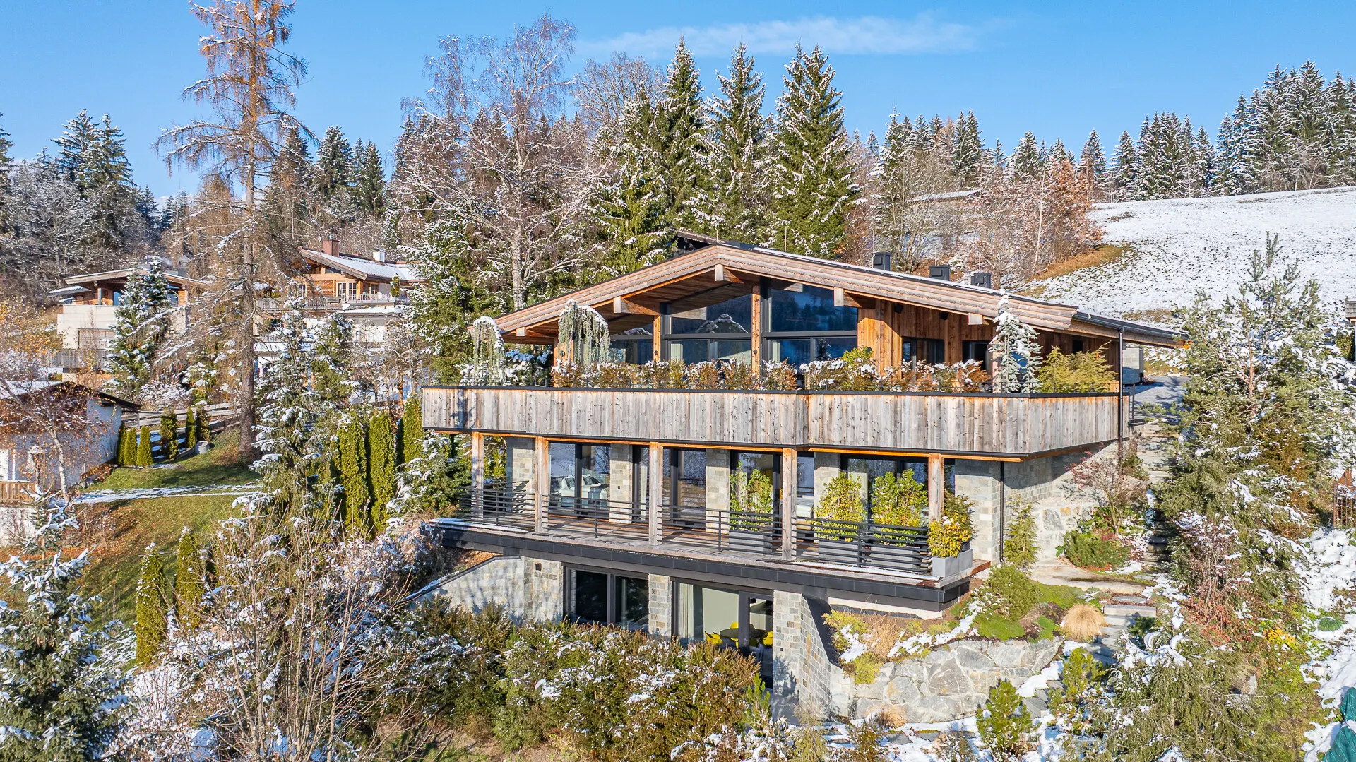 KITZIMMO-Luxusvilla mit Pool in Toplage kaufen - Immobilien Reith bei Kitzbühel.