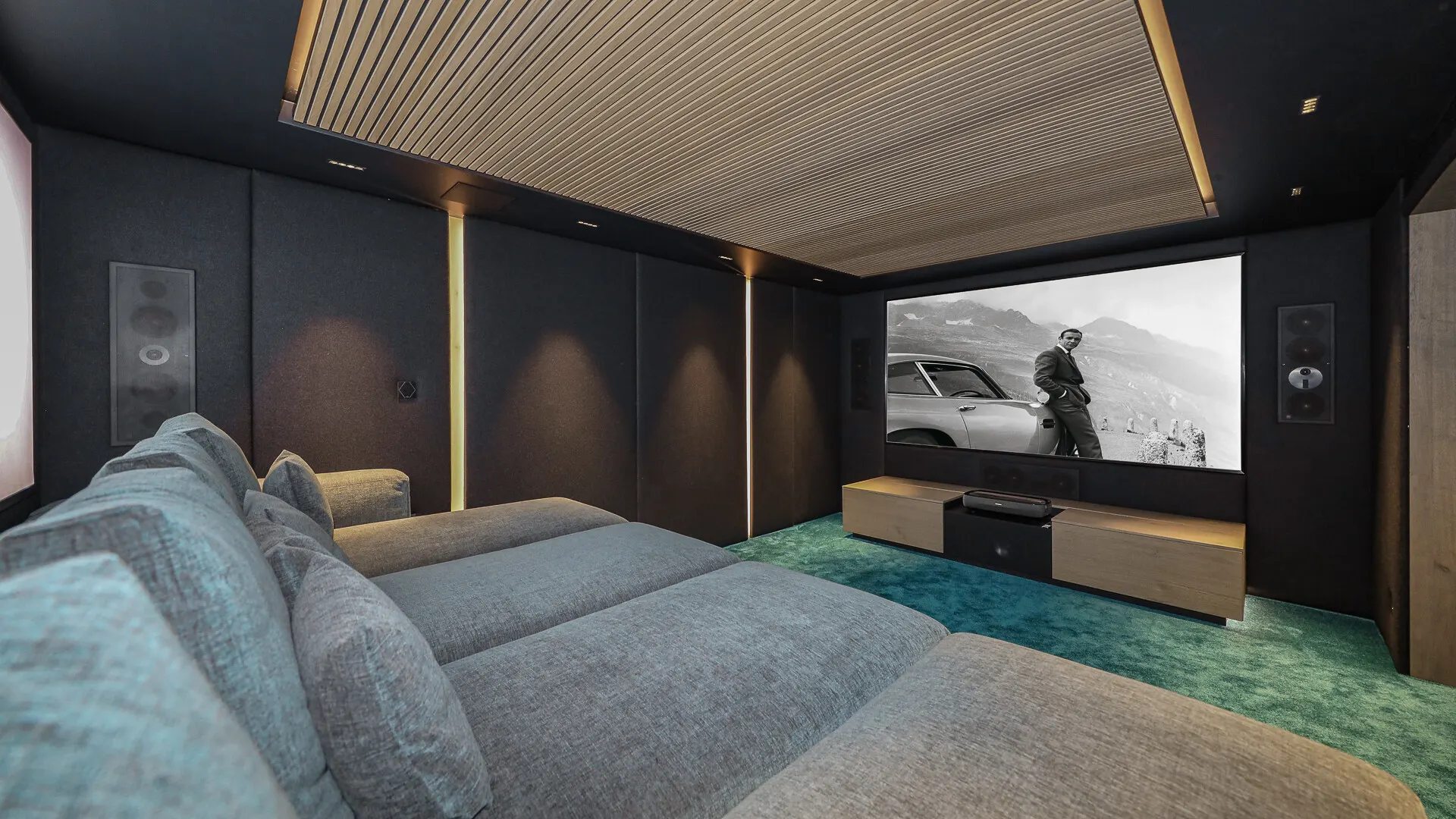 KITZIMMO-Luxusvilla mit Pool in Toplage kaufen - Immobilien Reith bei Kitzbühel.