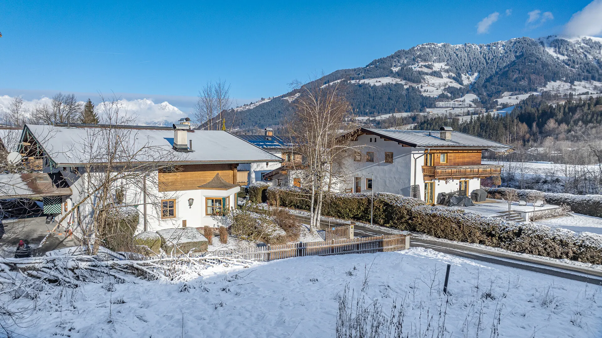 KITZIMMO-Grundstück mit Baugenehmigung für 3-Luxuswohnungen - Immobilien Kitzbühel.
