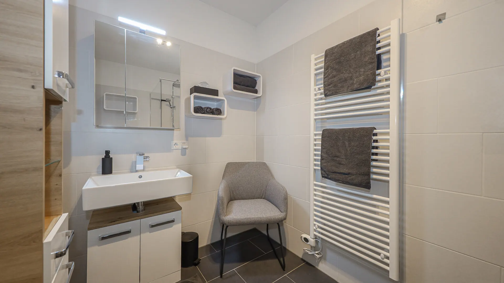 KITZIMMO-exklusive Neubauwohnung mit Hahnenkammblick - Immobilien Kitzbühel.-12