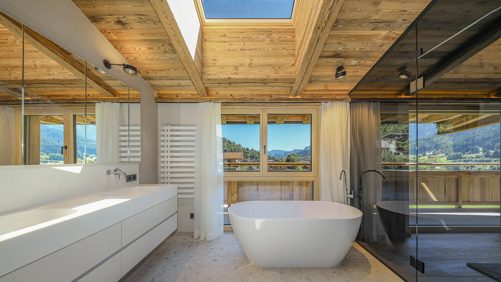 KITZIMMO-Luxuspenthouse sonniger Toplage mit Panorama-Ausblick - Immobilien Brixen.