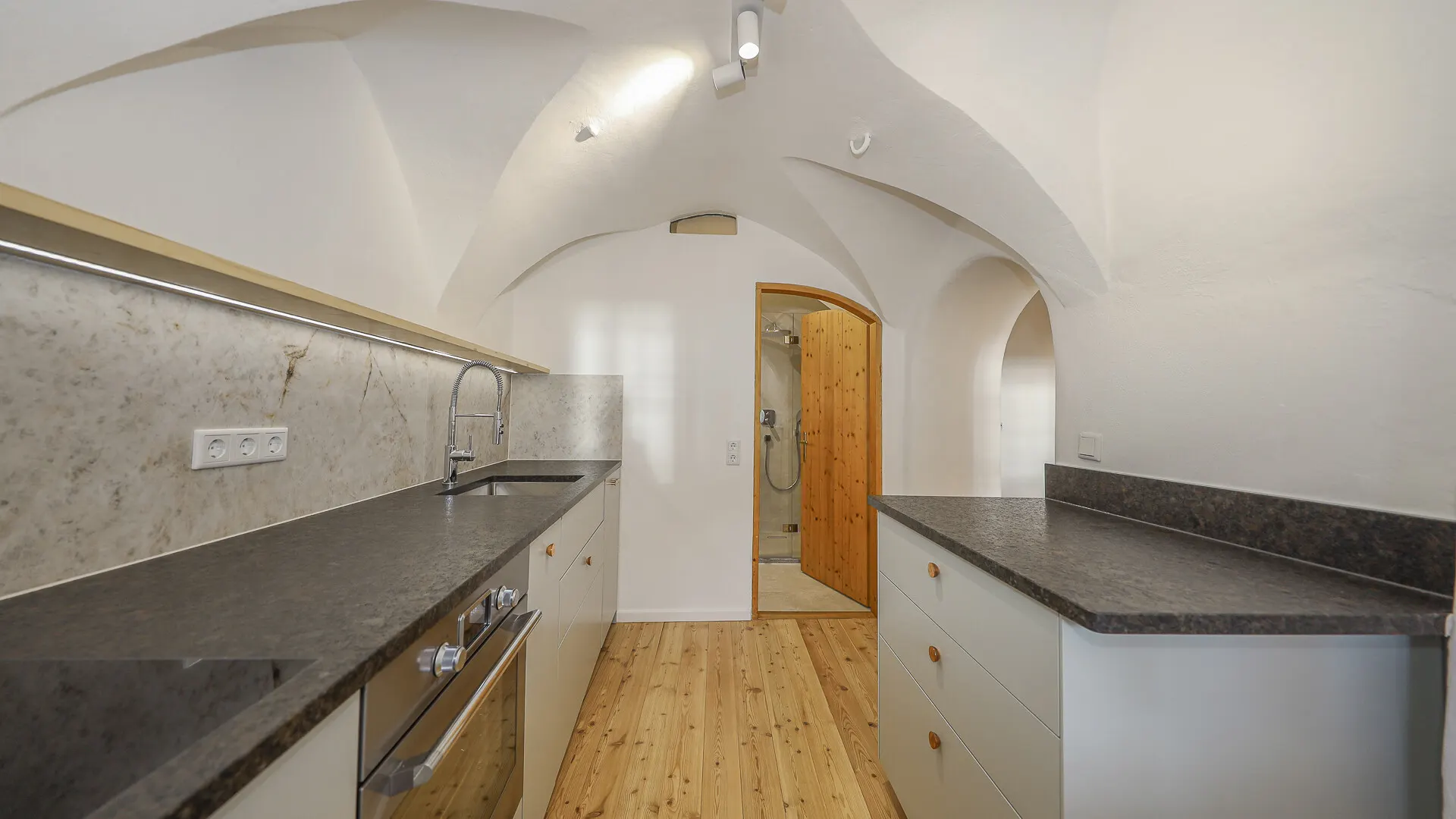 KITZIMMO-Freizeitwohnsitz in historischem Stadthaus mit Blick auf die Streif - Immobilien Kitzbühel.