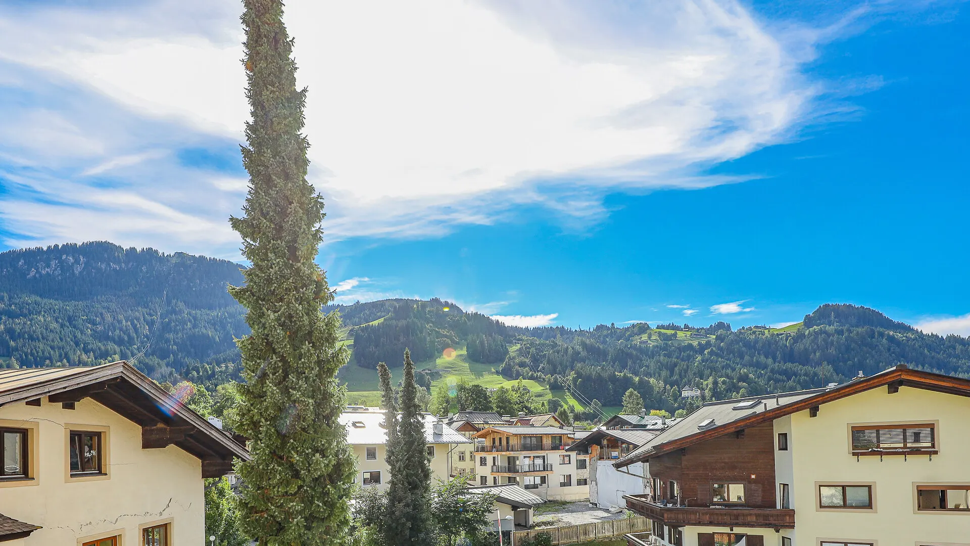 KITZIMMO-Freizeitwohnsitz in historischem Stadthaus mit Blick auf die Streif - Immobilien Kitzbühel.