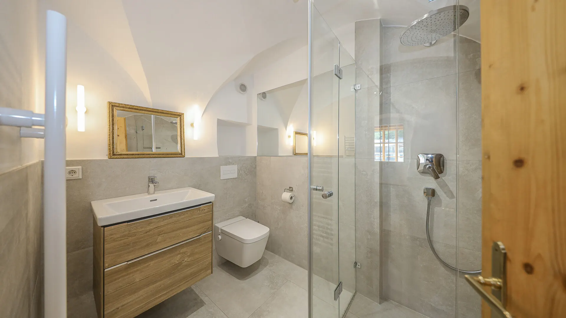 KITZIMMO-Freizeitwohnsitz in historischem Stadthaus mit Blick auf die Streif - Immobilien Kitzbühel.