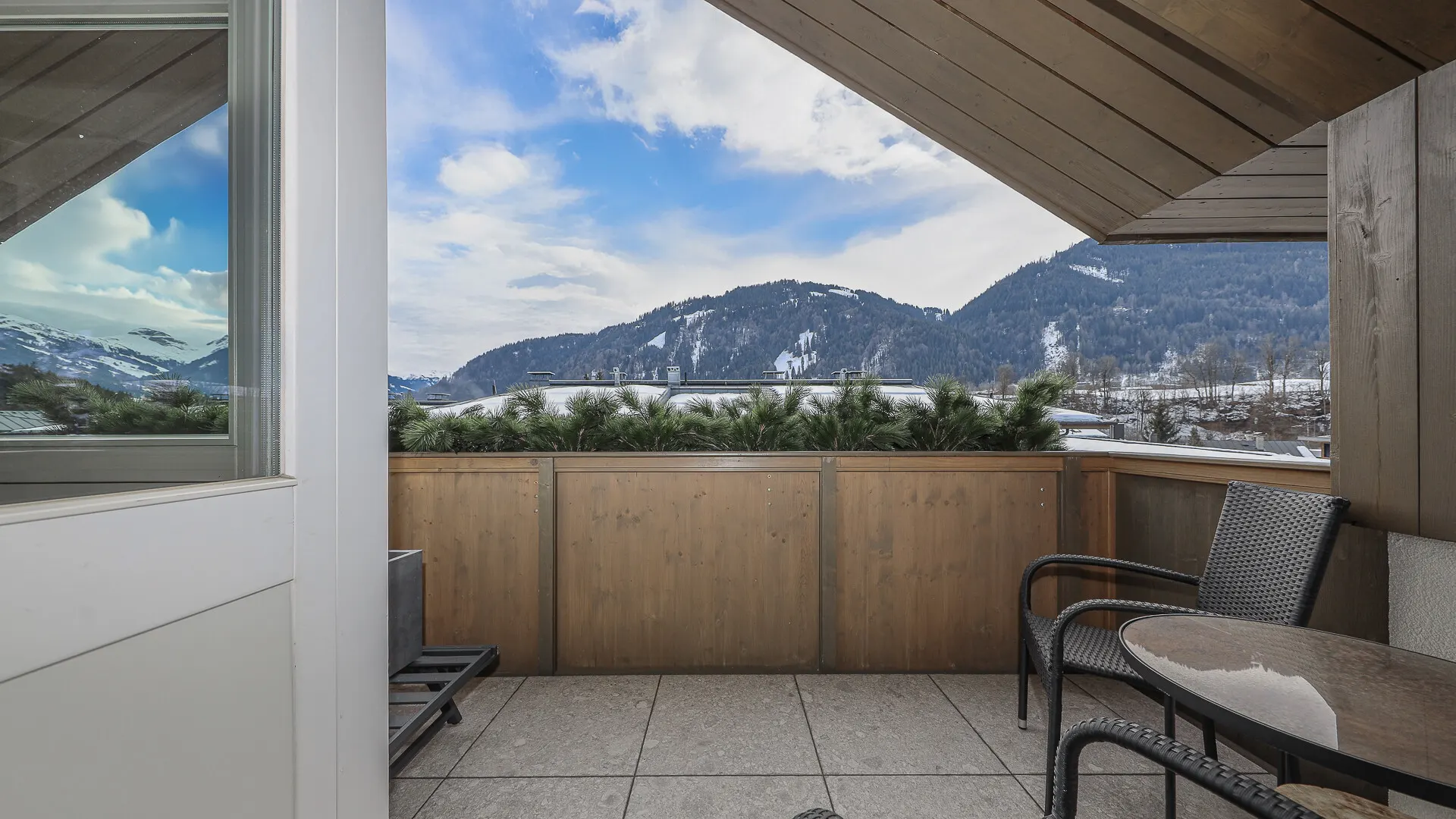 KITZIMMO-Luxus-Penthouse mit Steif-Blick in sonniger Ruhelage - Immobilien Kitzbühel.