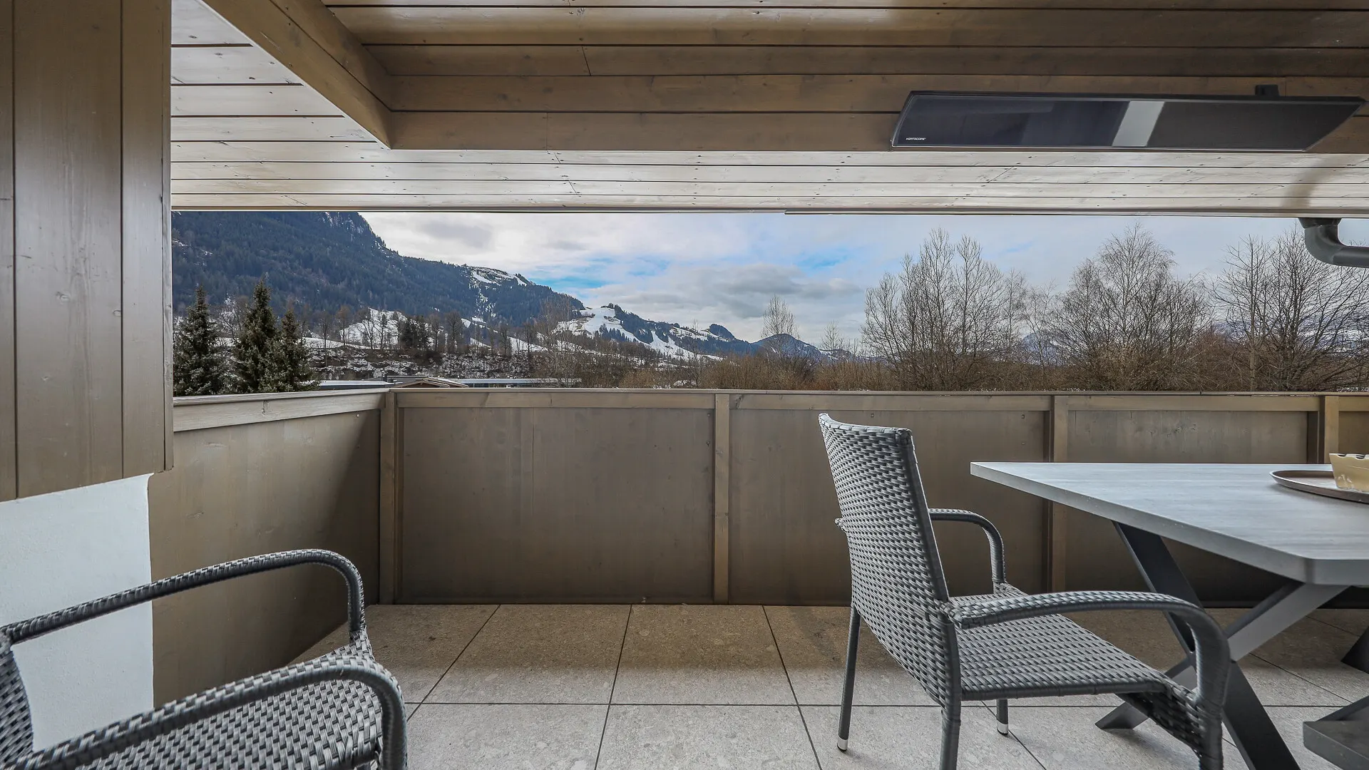 KITZIMMO-Luxus-Penthouse mit Steif-Blick in sonniger Ruhelage - Immobilien Kitzbühel.