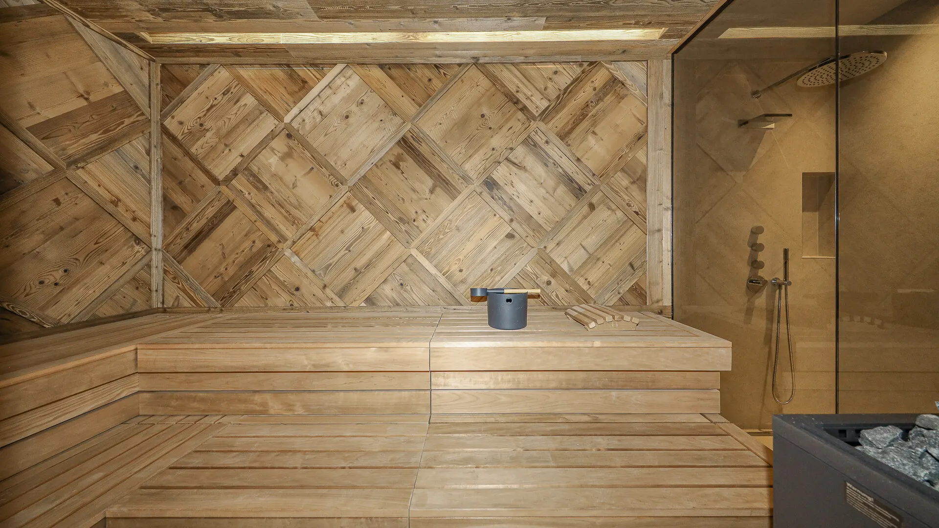 KITZIMMO-Luxuriöse Gartenwohnung mit eigenem Wellnessbereich - Immobilien Brixen.