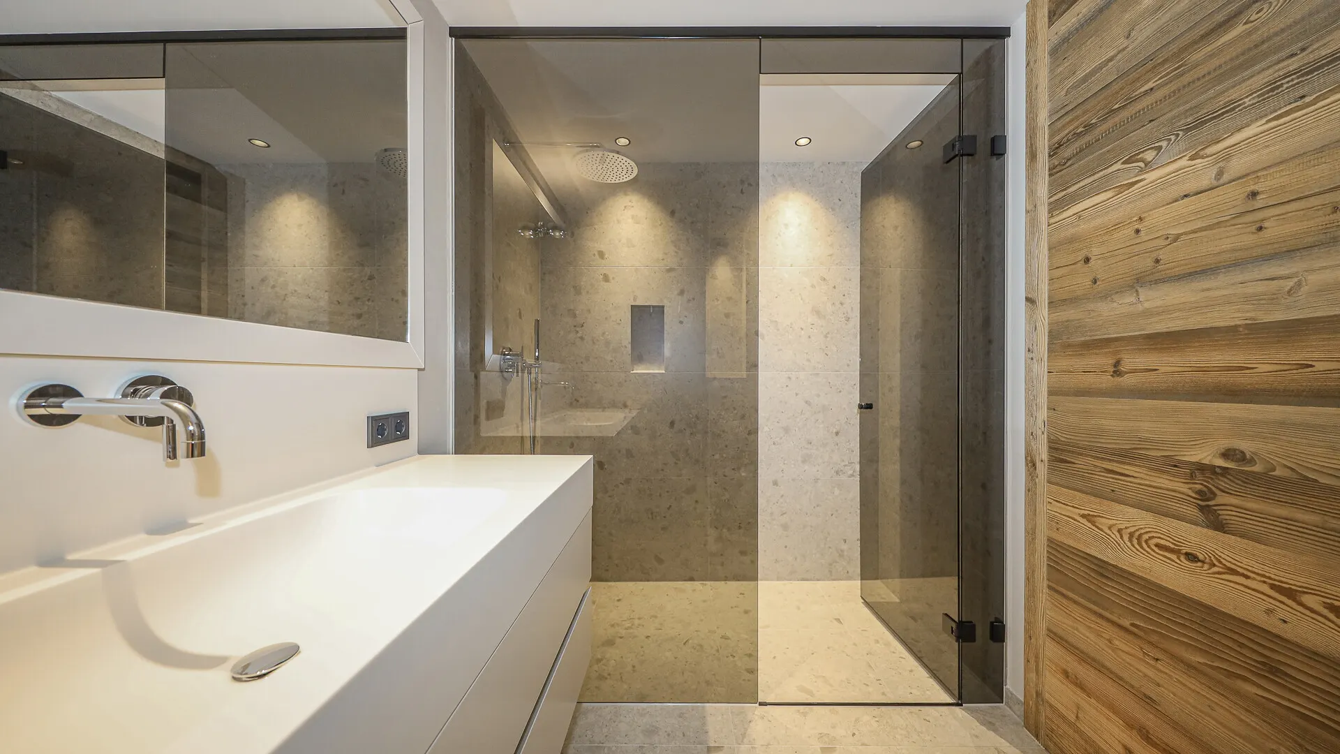 KITZIMMO-Luxuriöse Gartenwohnung mit eigenem Wellnessbereich - Immobilien Brixen.