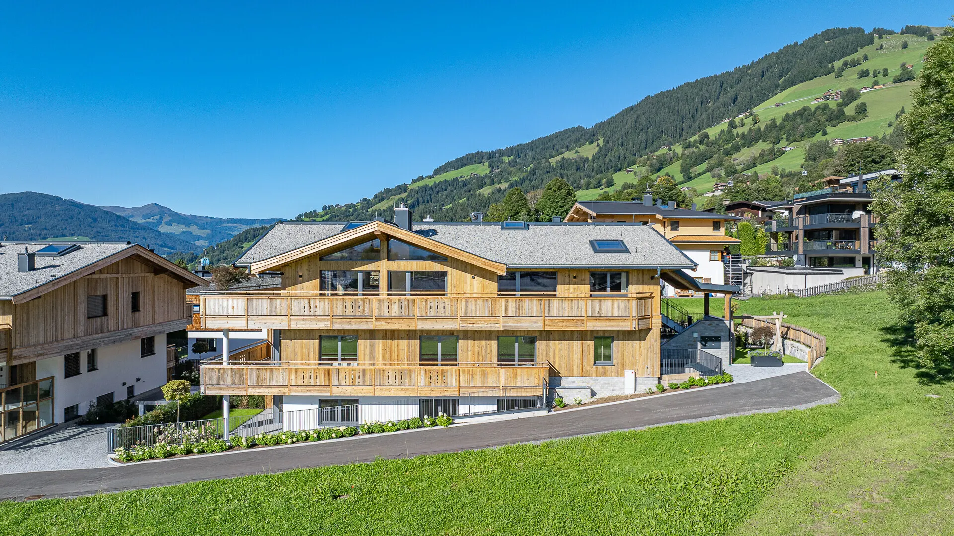 KITZIMMO-Luxuriöse Gartenwohnung mit eigenem Wellnessbereich - Immobilien Brixen.