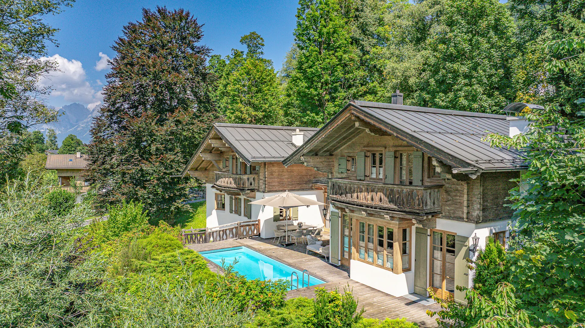 KITZIMMO-Exklusives Landhaus mit Pool in bester Lage - Immobilien Kitzbühel.
