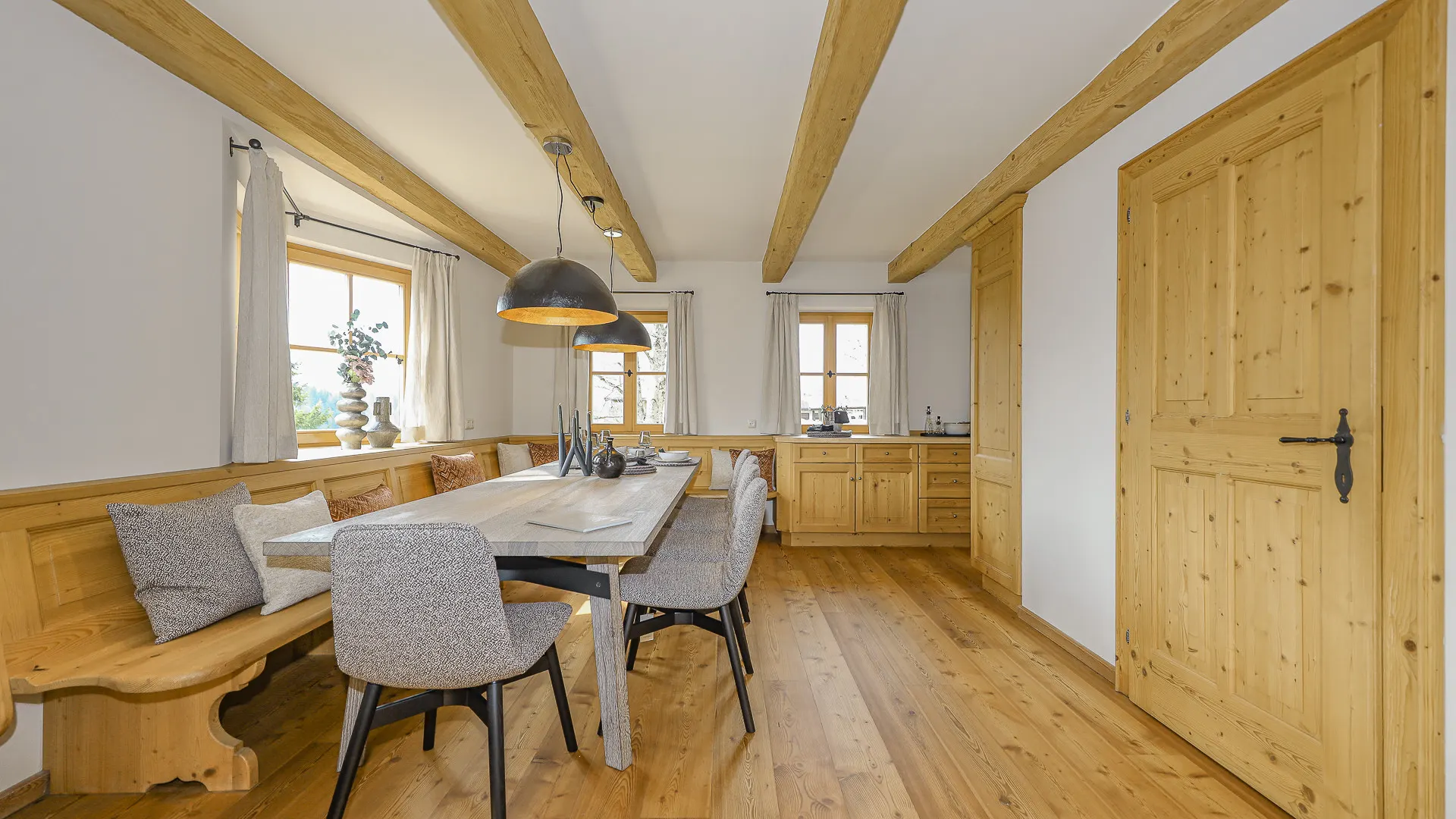 KITZIMMO-Exklusives Landhaus mit Pool in bester Lage - Immobilien Kitzbühel.
