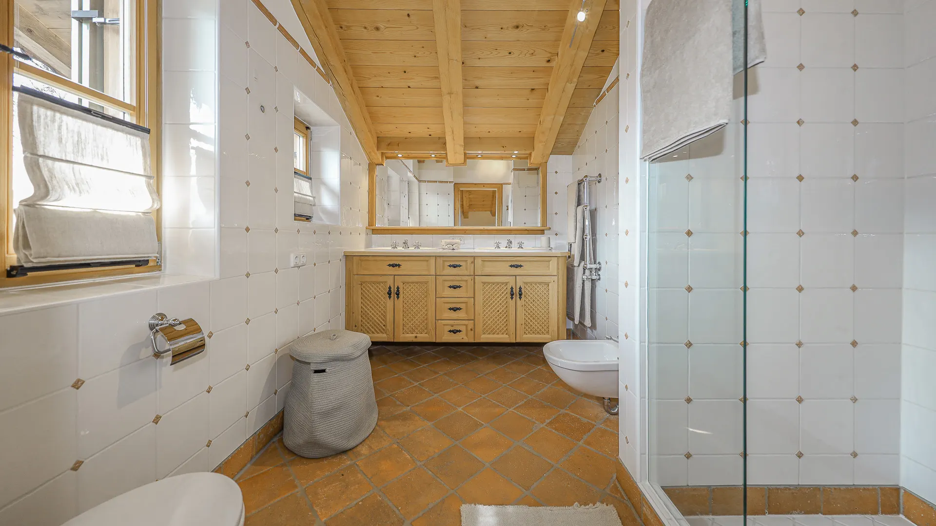 KITZIMMO-Exklusives Landhaus mit Pool in bester Lage - Immobilien Kitzbühel.