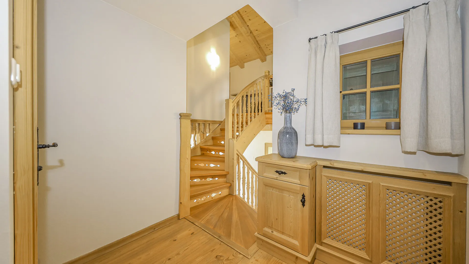 KITZIMMO-Exklusives Landhaus mit Pool in bester Lage - Immobilien Kitzbühel.
