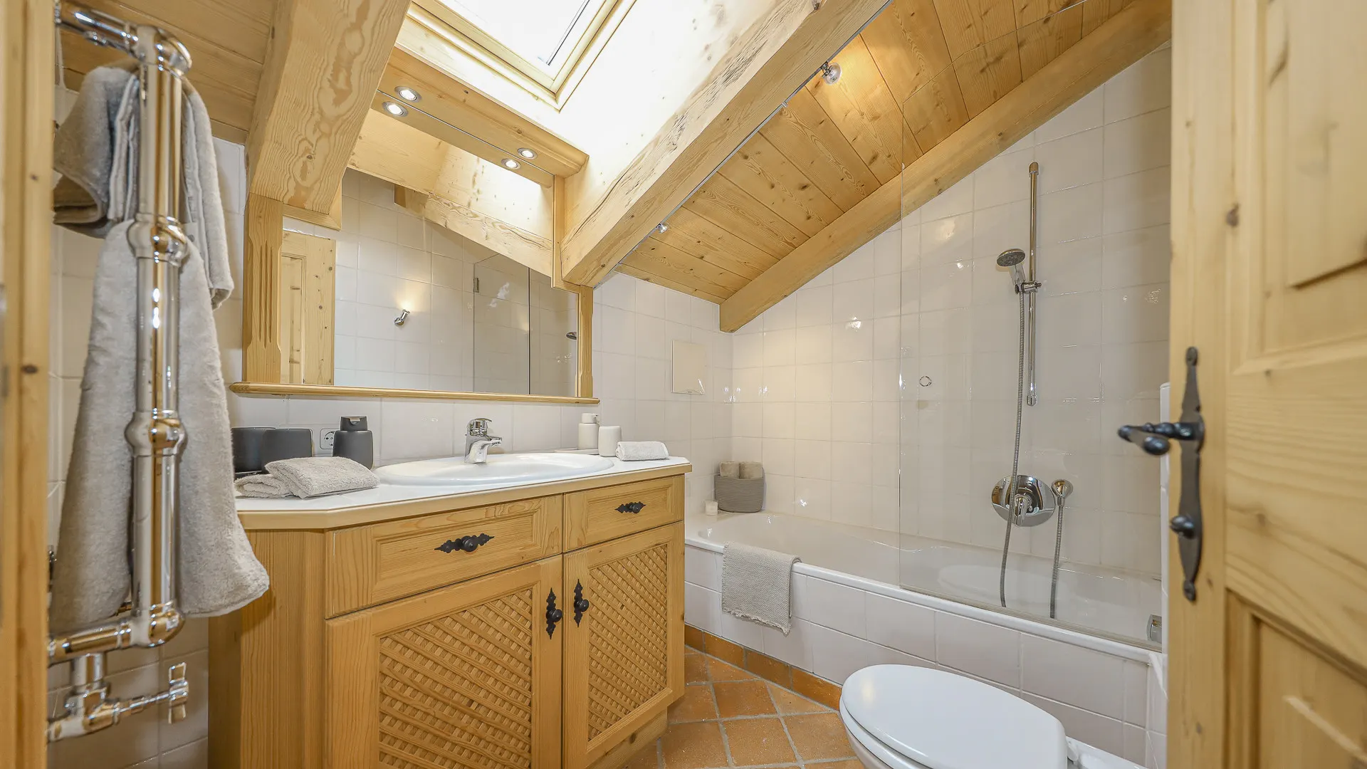 KITZIMMO-Exklusives Landhaus mit Pool in bester Lage - Immobilien Kitzbühel.