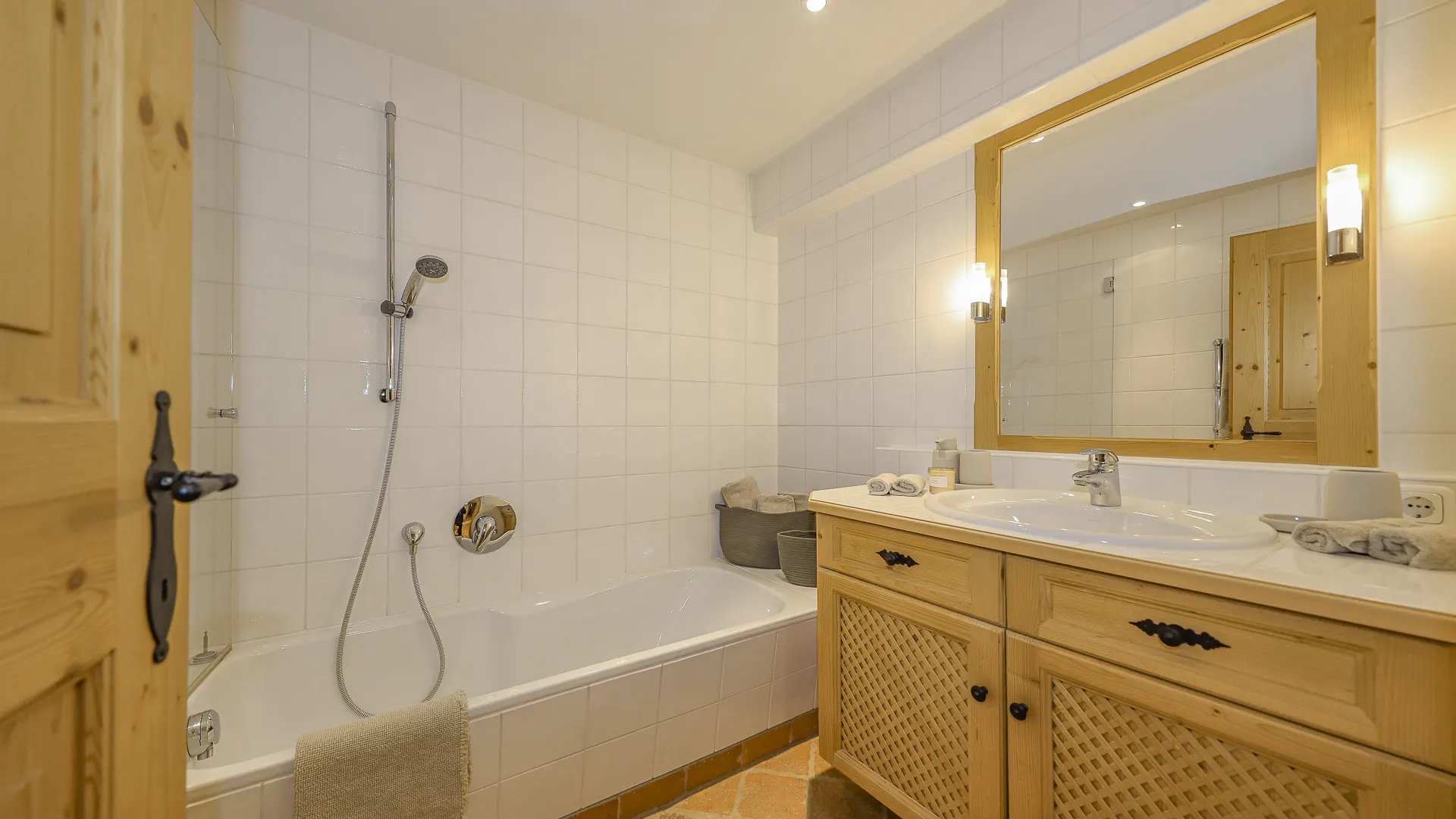 KITZIMMO-Exklusives Landhaus mit Pool in bester Lage - Immobilien Kitzbühel.