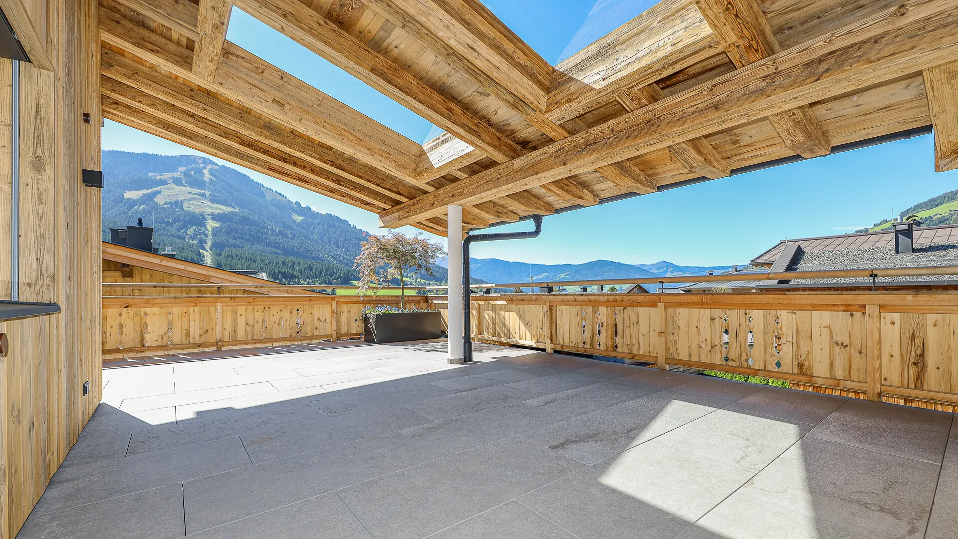 KITZIMMO-Luxuspenthouse sonniger Toplage mit Panorama-Ausblick - Immobilien Brixen.
