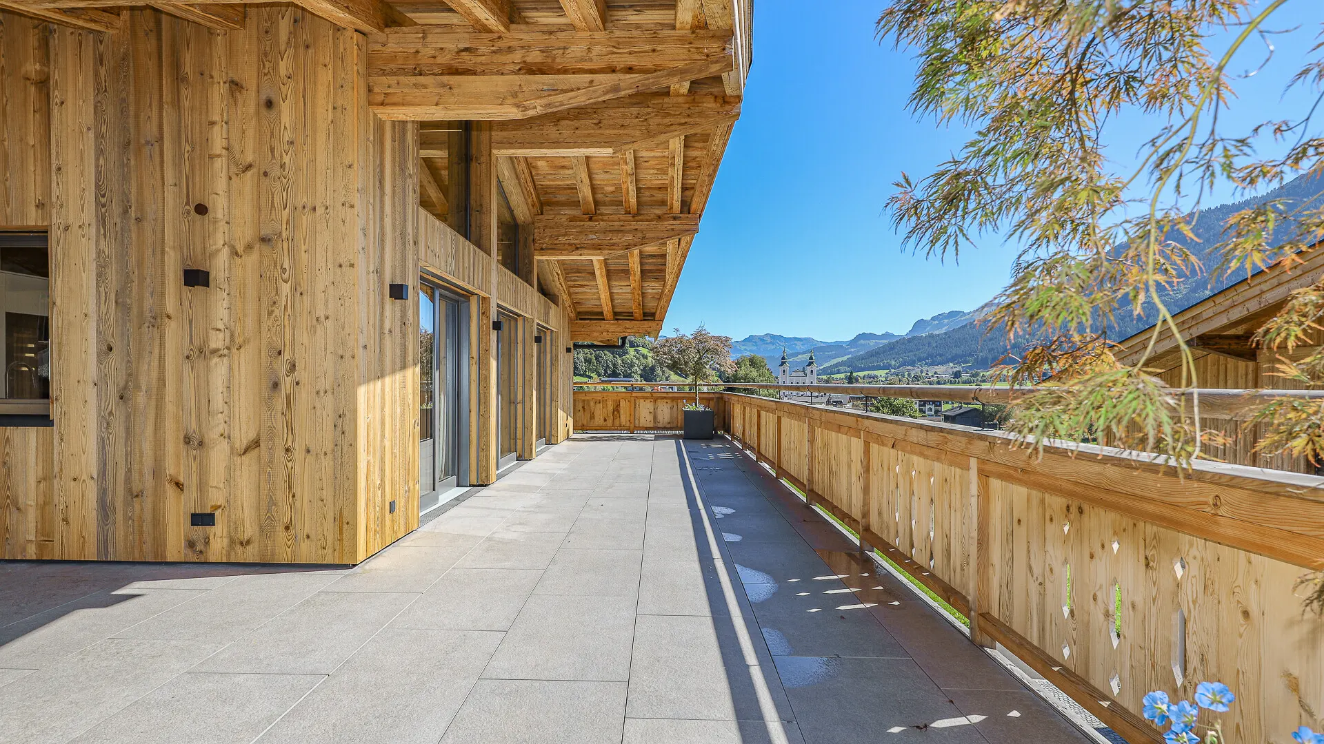 KITZIMMO-Luxuspenthouse sonniger Toplage mit Panorama-Ausblick - Immobilien Brixen.