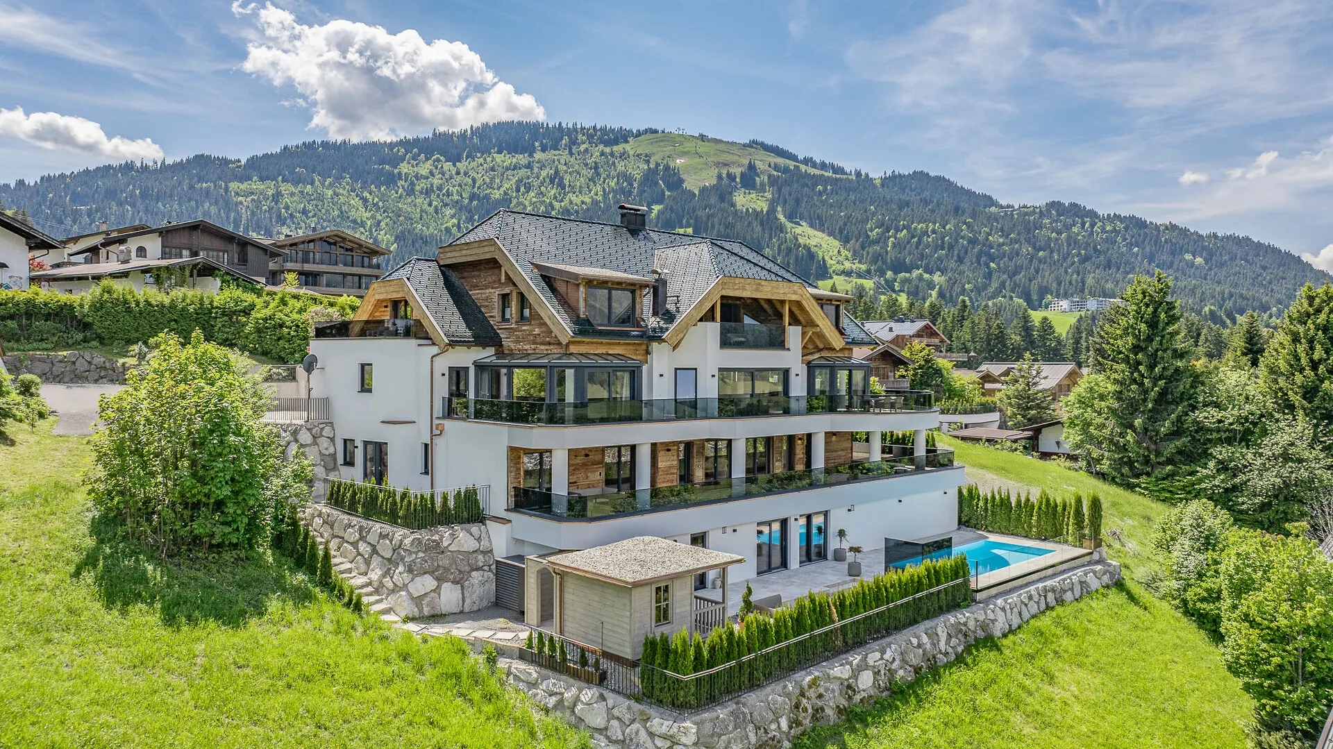 KITZIMMO-Luxusvilla mit Pool und Kaiserblick kaufen - Immobilien Ellmau.-1