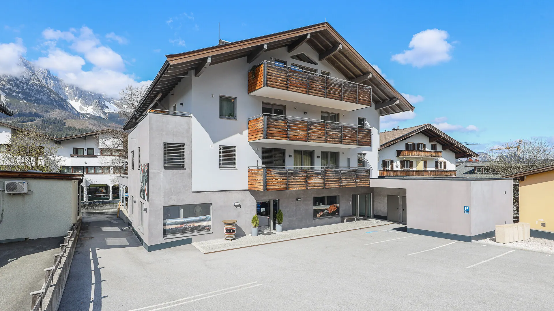 KITZIMMO-Großzügige Geschäftsfläche mitten im Dorfzentrum mieten - Immobilien Ellmau.