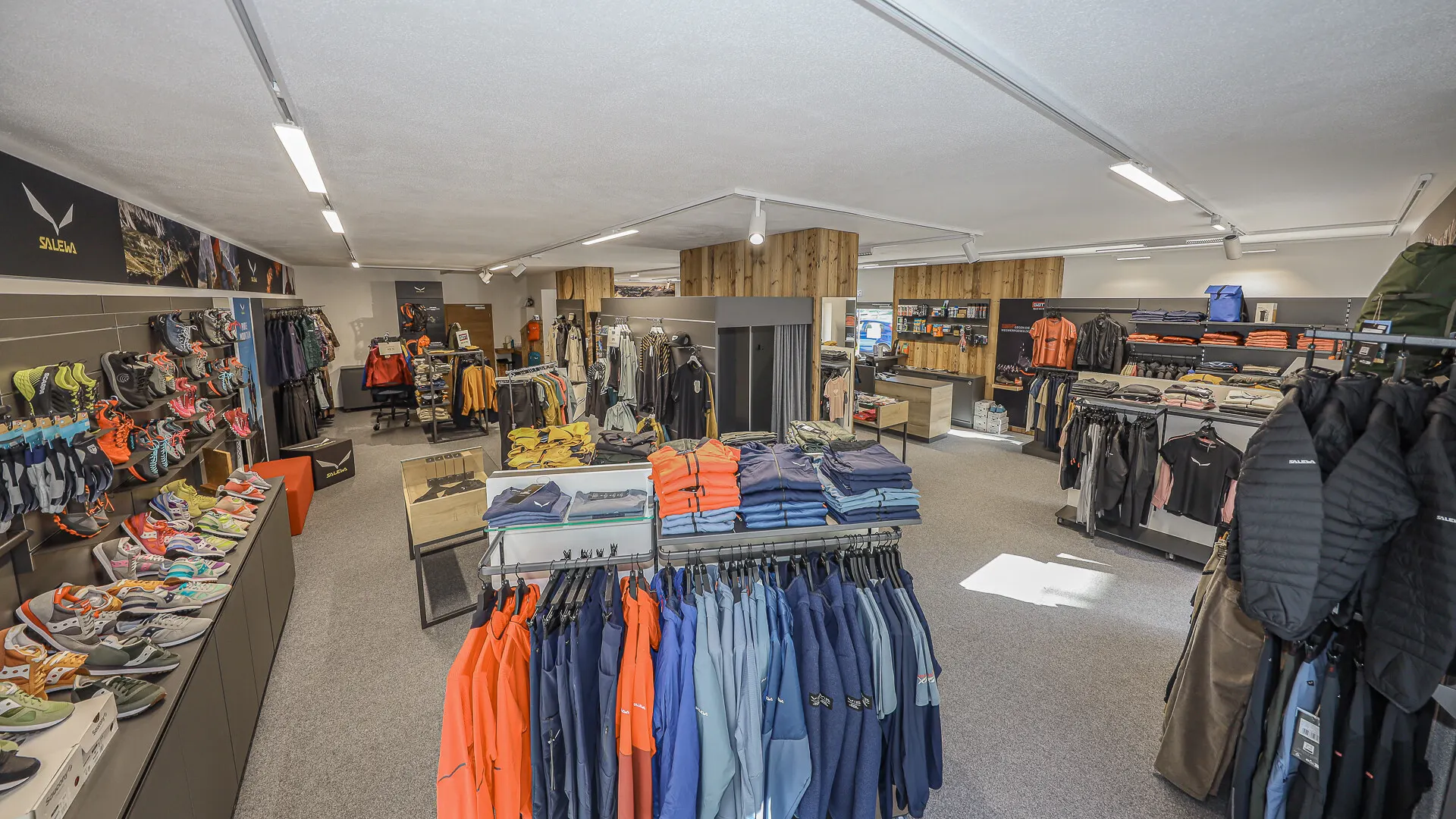 KITZIMMO-Großzügige Geschäftsfläche mitten im Dorfzentrum mieten - Immobilien Ellmau.