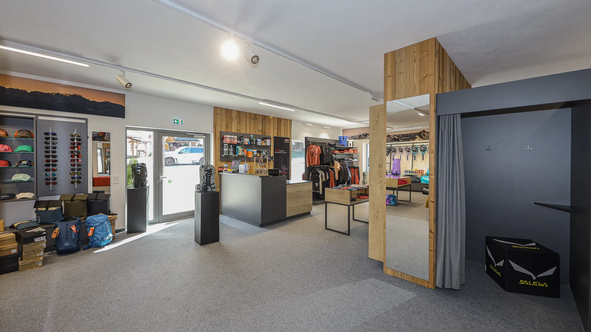 KITZIMMO-Großzügige Geschäftsfläche mitten im Dorfzentrum mieten - Immobilien Ellmau.