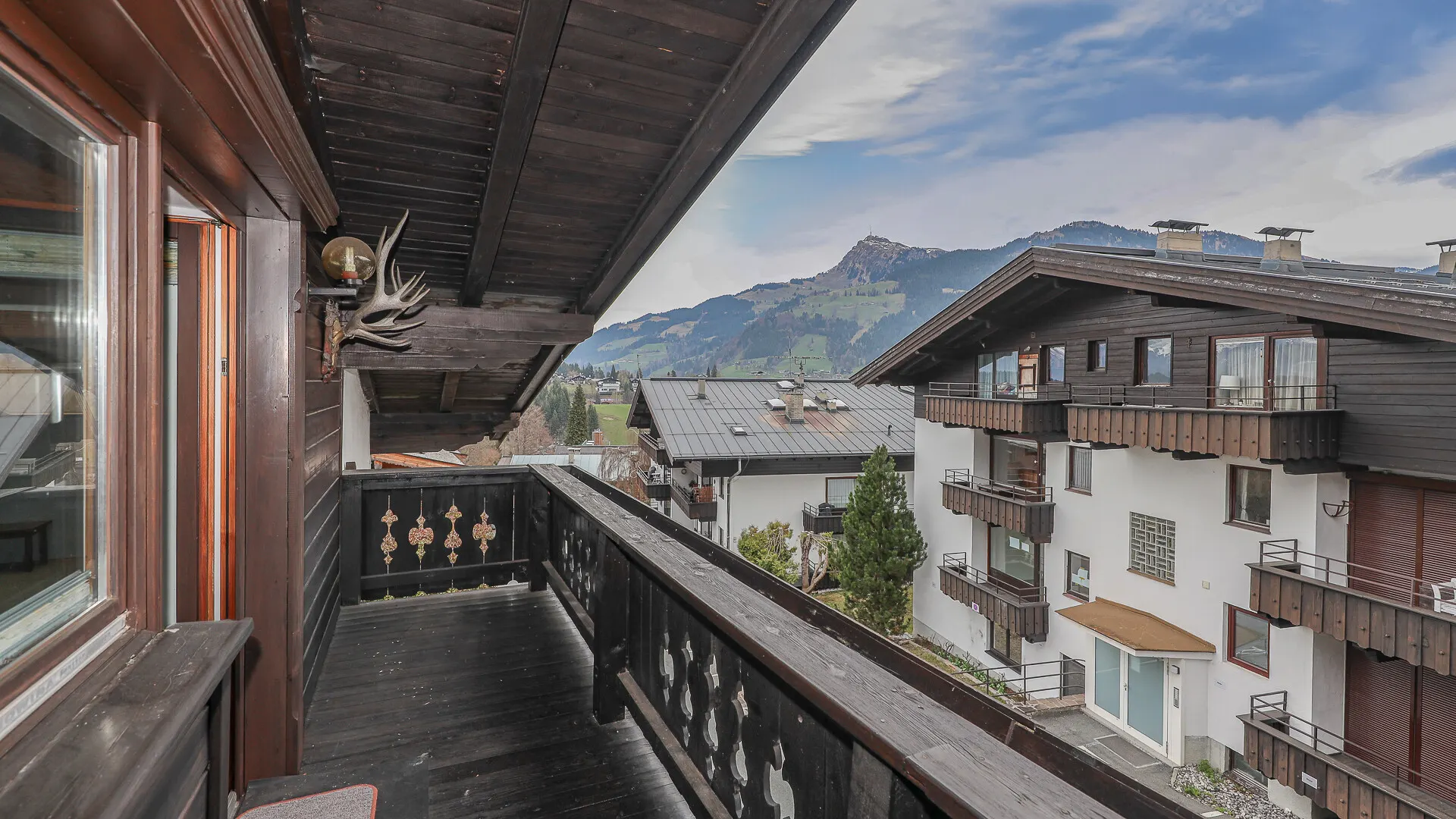 KITZIMMO-Einfamilienhaus am Fuße des Hahnenkamm an der Skipiste mieten - Immobilien Kitzbühel.