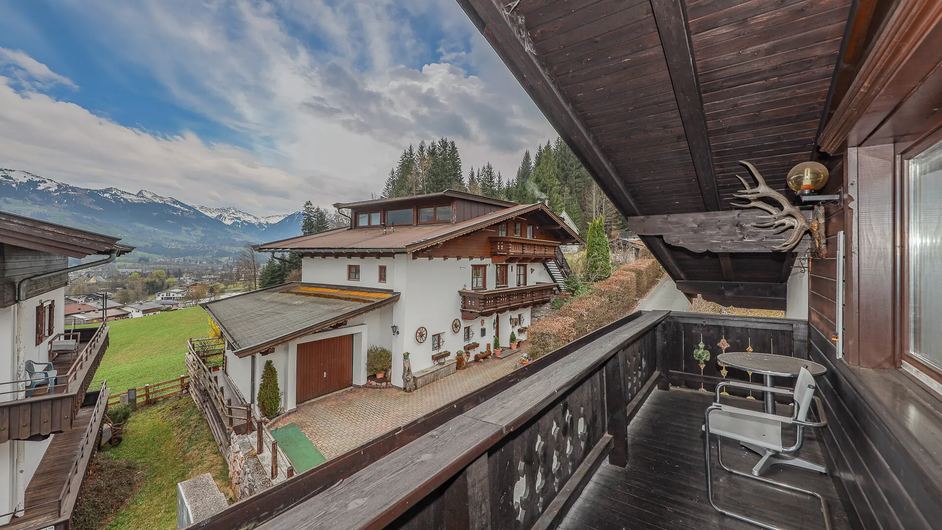 KITZIMMO-Einfamilienhaus am Fuße des Hahnenkamm an der Skipiste mieten - Immobilien Kitzbühel.