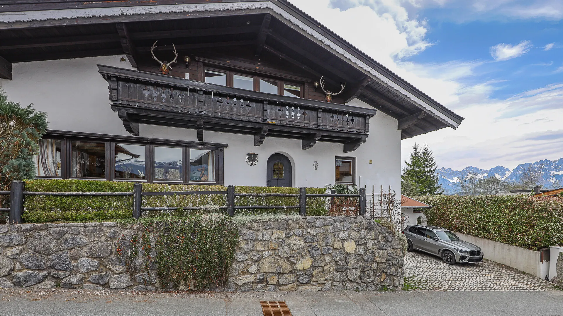 KITZIMMO-Einfamilienhaus am Fuße des Hahnenkamm an der Skipiste mieten - Immobilien Kitzbühel.