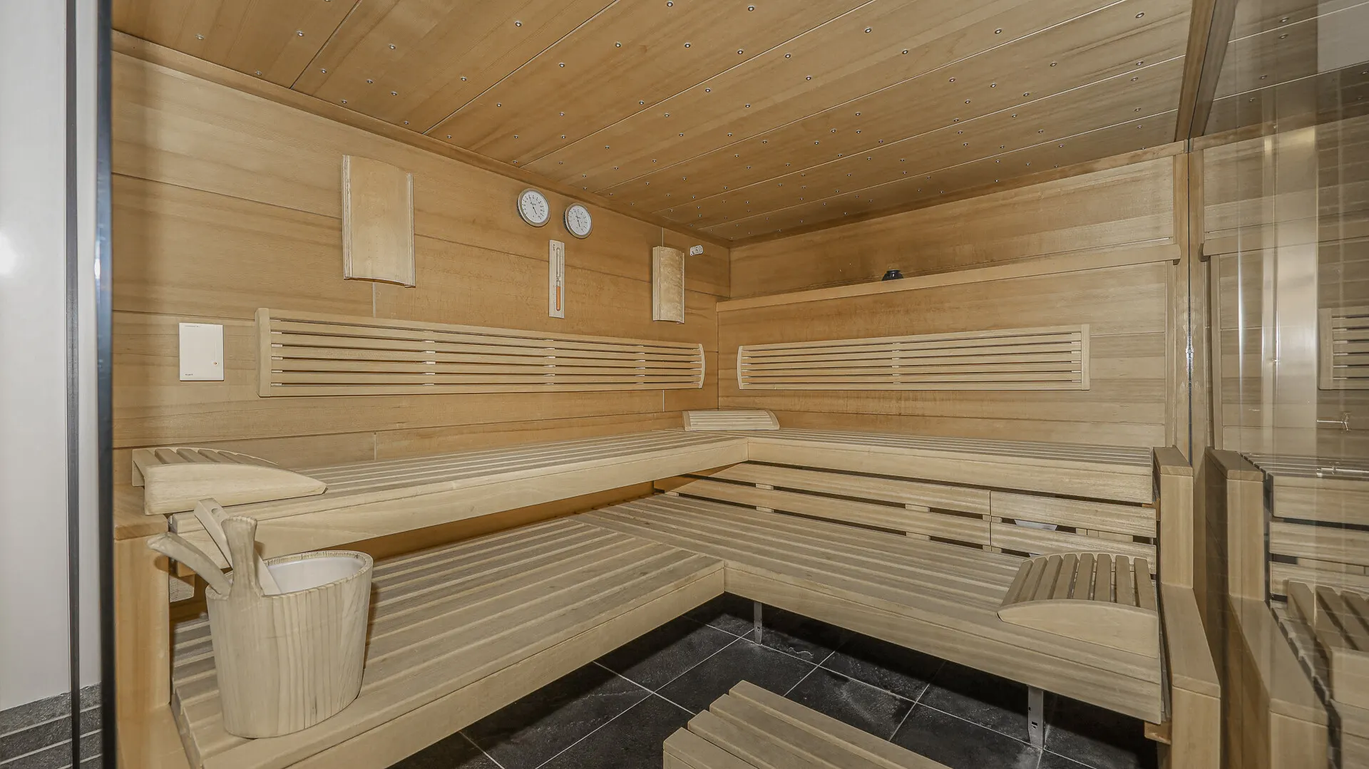 KITZIMMO-Luxuswohnung mit Pool in zentraler Toplage - Immobilien Kitzbühel.-4-30