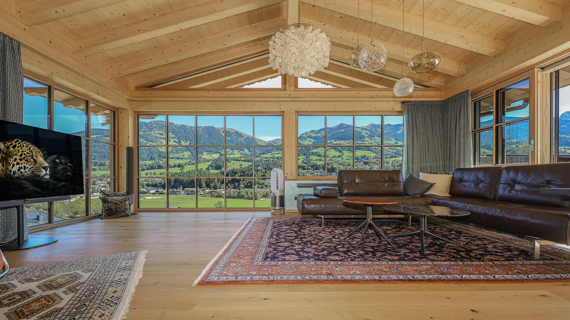 KITZIMMO-Exklusives Landhaus in traumhafter & unverbaubarer Aussichtslage - Immobilien Kitzbühel.-11