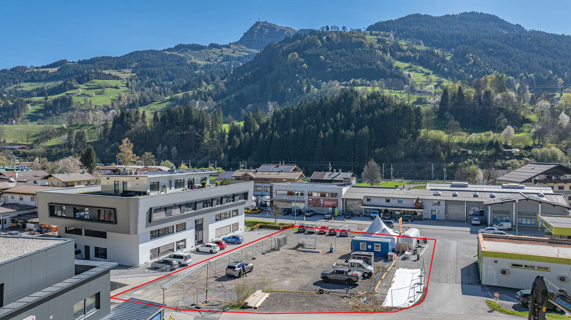 KITZIMMO-Gewerbegrundstück in Toplage direkt an der Ortsdurchfahrtsstraße - Kitzbühel.
