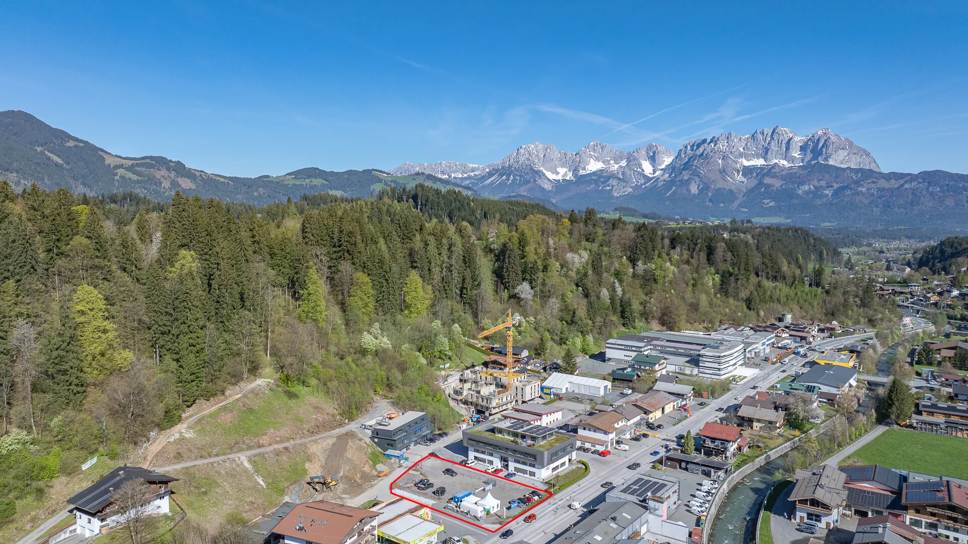 KITZIMMO-Gewerbegrundstück in Toplage direkt an der Ortsdurchfahrtsstraße - Kitzbühel.